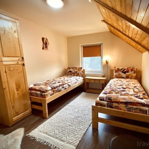 Cabană tourist pentru 10 pers. (se inchirieaza doar integral)