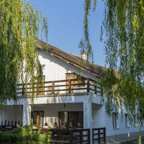 Camera cvadrupla bronze la mansardă (se poate solicita pat suplimentar)