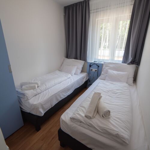 Camera twin economy la etaj