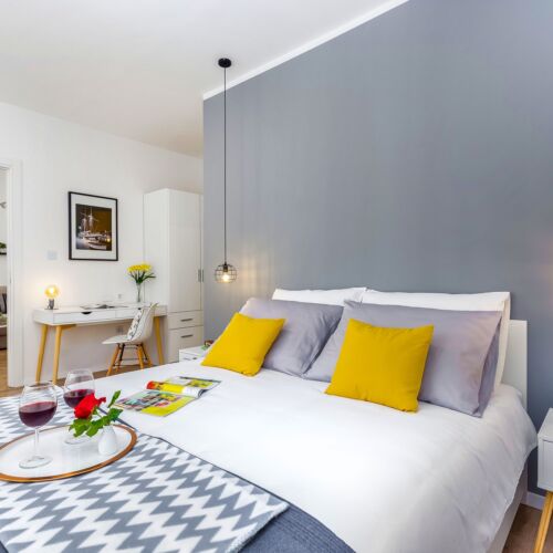 Deluxe Upstairs 2-Room Apartment for 4 Persons