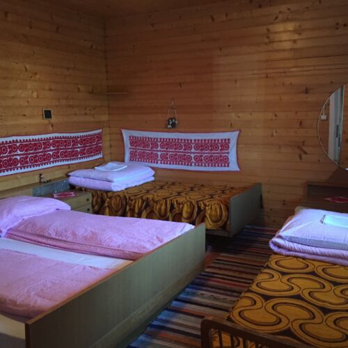 Camera cvadrupla cu baie