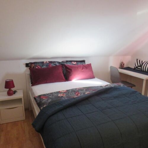 1-Zimmer-Apartment für 2 Personen im Dachgeschoss mit Aussicht auf die Berge