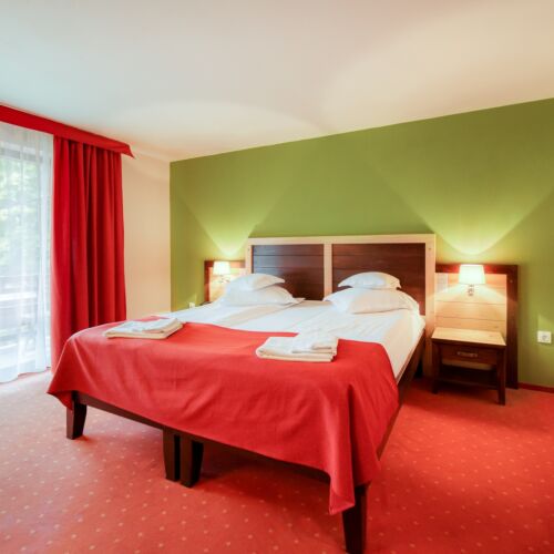 Camera tripla la etaj