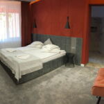 Apartament la mansarda cu balcon cu 3 camere pentru 2 pers. (se poate solicita pat suplimentar)