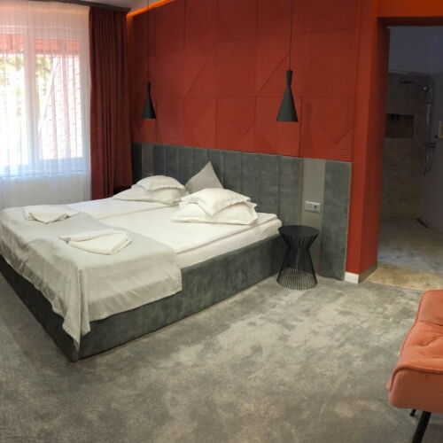 Apartament la etaj cu balcon cu 2 camere pentru 4 pers.