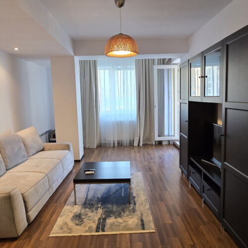 Apartament la etaj cu vedere spre mare cu 2 camere pentru 4 pers.