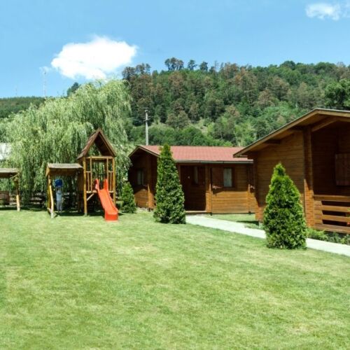 Cabană pentru 4 pers. (se inchirieaza doar integral)