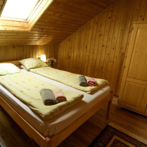 Cabană pentru 4 pers. (se inchirieaza doar integral)