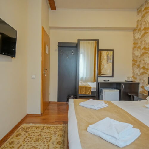 Pokoj s balkónem  s manželskou postelí