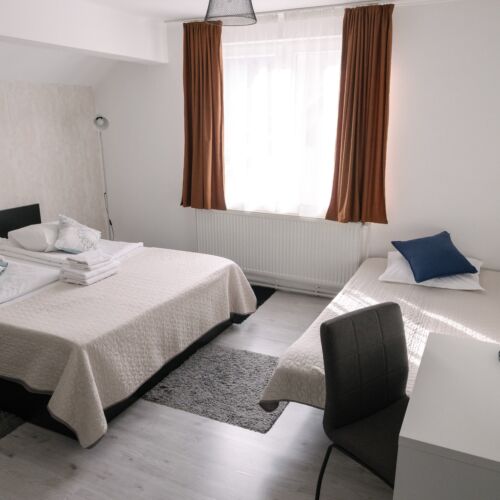 Camera cvadrupla family cu baie