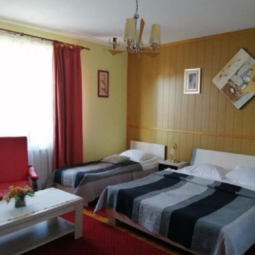 Camera cvadrupla cu baie