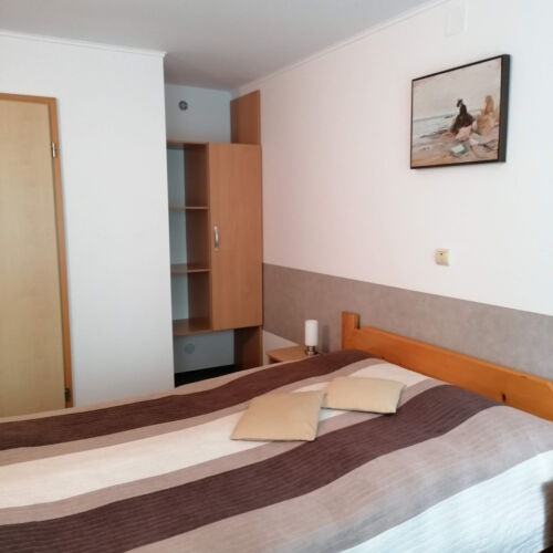 Camera dubla trip la parter