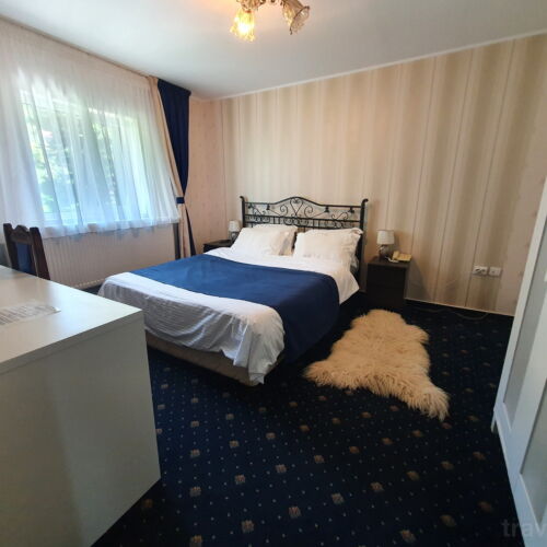 Camera dubla la etaj cu baie