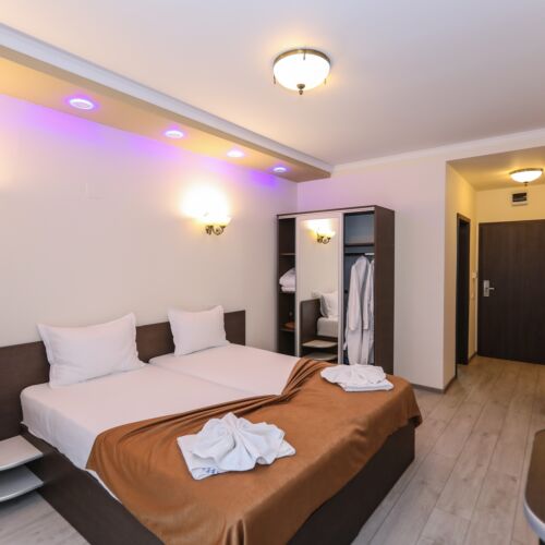 Camera twin cu balcon