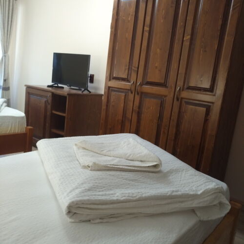 Camera dubla mansardă cu baie