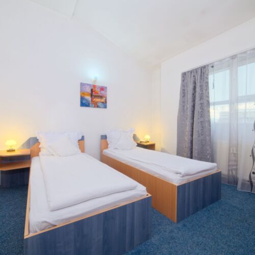 Camera twin twin cu baie