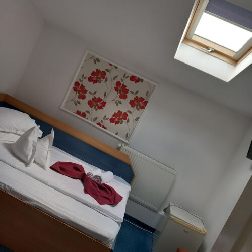 Camera dubla la mansardă