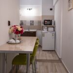 Apartament cu grup sanitar cu 4 camere pentru 2 pers. (se poate solicita pat suplimentar)
