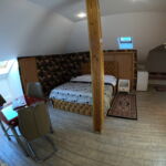 1-Zimmer-Suite für 4 Personen im Dachgeschoss mit Badezimmer (Zusatzbett möglich)