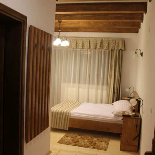 Camera cvadrupla superior cu balcon