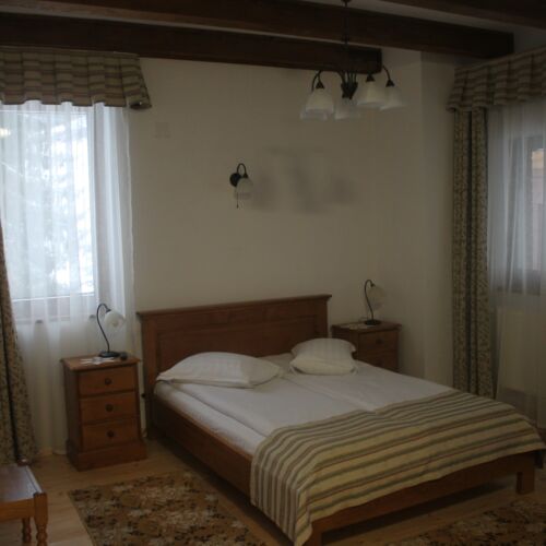 Camera dubla cu balcon cu vedere spre râu (se poate solicita pat suplimentar)