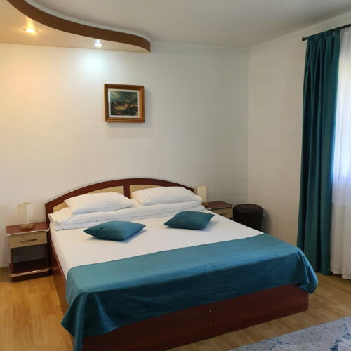 Camera dubla la etaj cu balcon