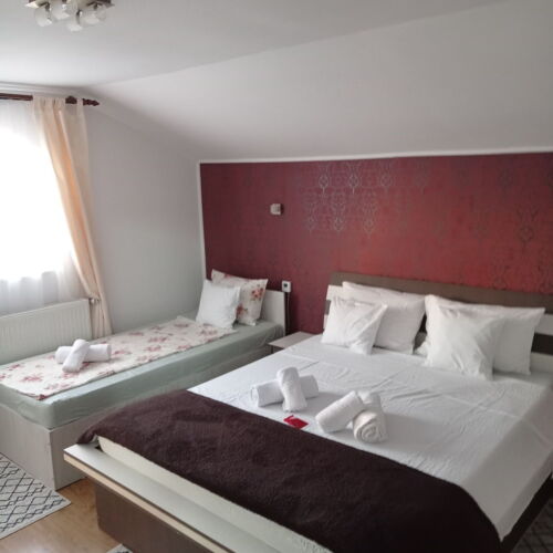 Dreibettzimmer mit Balkon