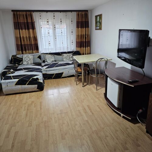 Apartament standard la etaj cu 2 camere pentru 4 pers.