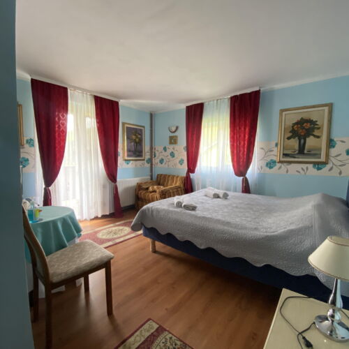 Pokoj s koupelnou  s manželskou postelí