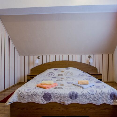 Camera tripla superior cu baie