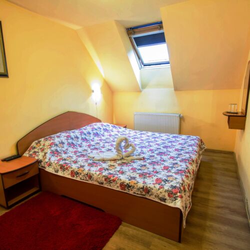 Camera twin la etaj cu baie