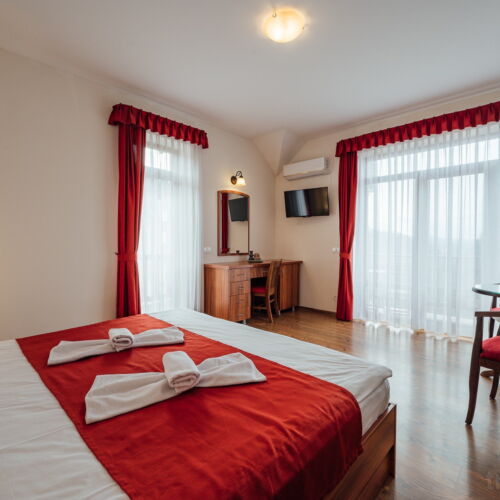 Camera dubla superior cu balcon