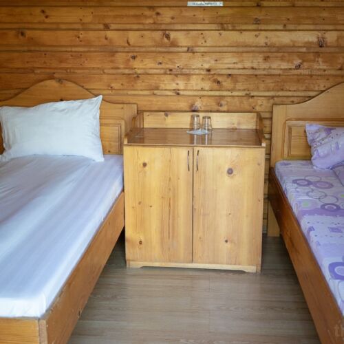 Bungalow pentru 2 pers. (se inchirieaza doar integral)