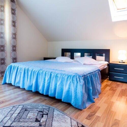 Camera cvadrupla cu balcon