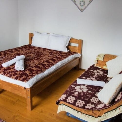 Cabană pentru 10 pers. (se inchirieaza doar integral)