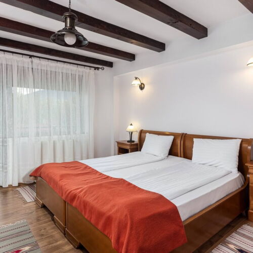 Camera dubla standard cu balcon (se poate solicita pat suplimentar)