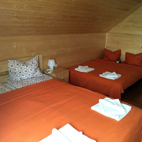 Apartament grand cu vedere spre munte cu 3 camere pentru 10 pers.