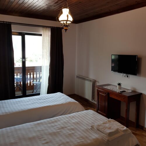 Camera twin la etaj cu balcon