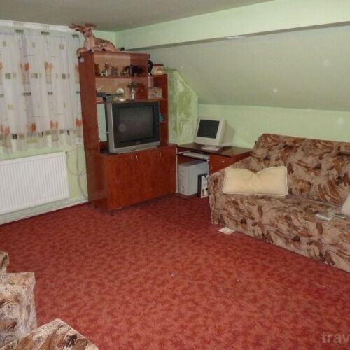 Cabană pentru 4 pers. (se inchirieaza doar integral) (se poate solicita pat suplimentar)