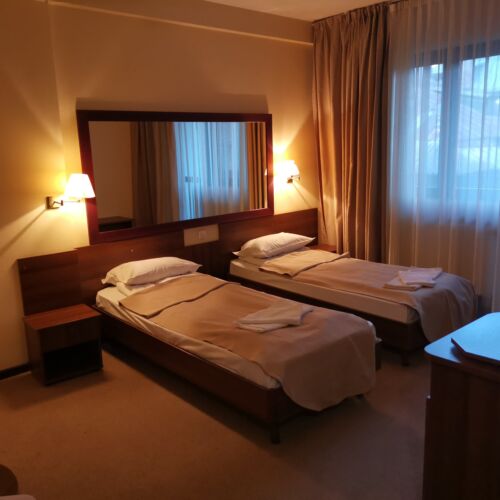 Camera twin cu balcon