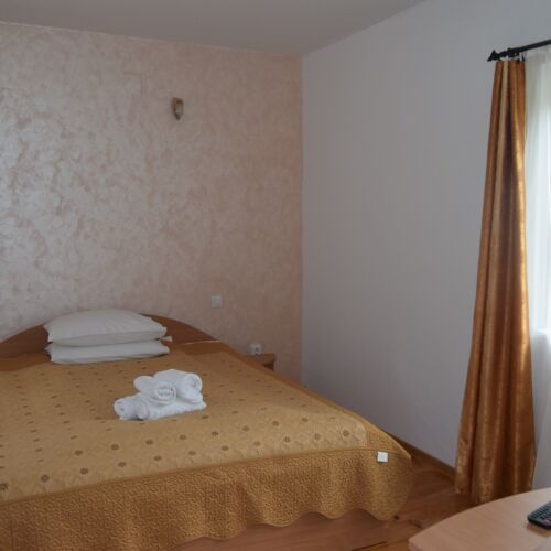 Pokoj s manželskou postelí