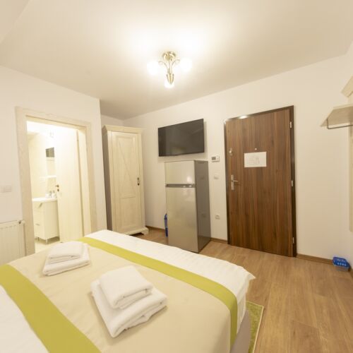 Alagsori franciaágyas szoba