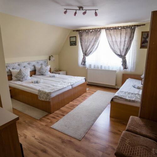 Camera tripla superior