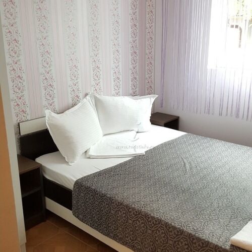 Apartament studio la parter cu 2 camere pentru 6 pers.