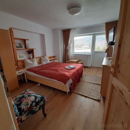 Apartament cu balcon cu chicinetă proprie cu 2 camere pentru 4 pers.