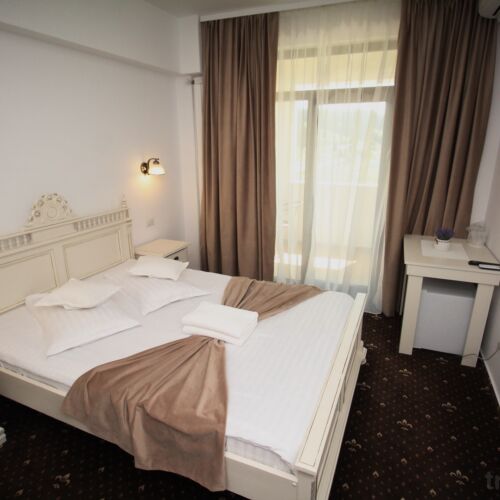 Pokoj s manželskou postelí