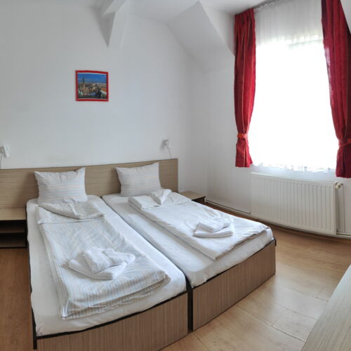 Twin Room ensuite (extra bed available)