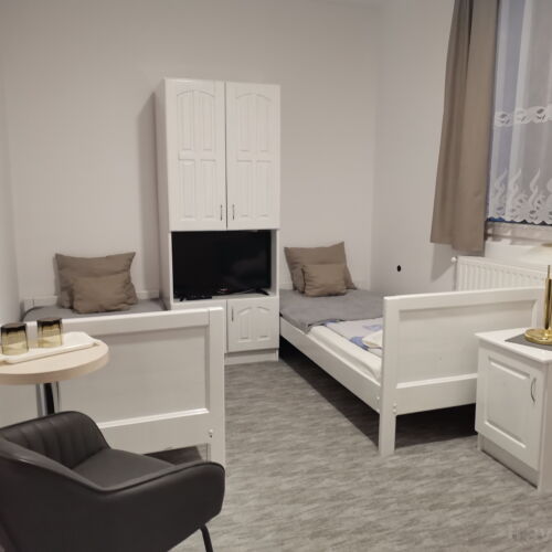 Camera twin cu duș tV cu ecran plat