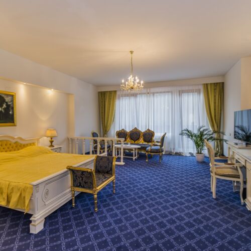 Camera dubla superior cu balcon