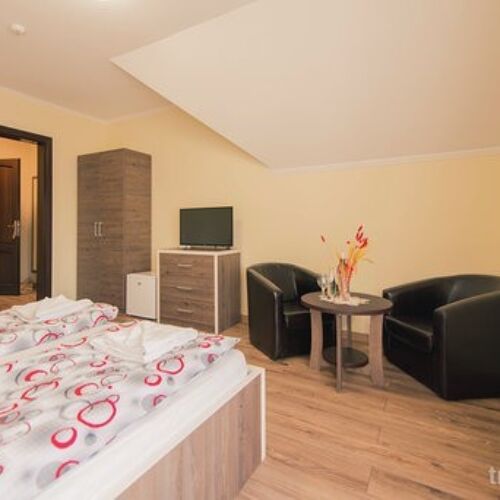 Camera cvadrupla cu balcon